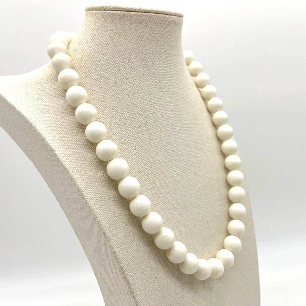 Vintage White Round Bead Necklace Gold Tone Floral Flower Clasp 22 Inch Strand